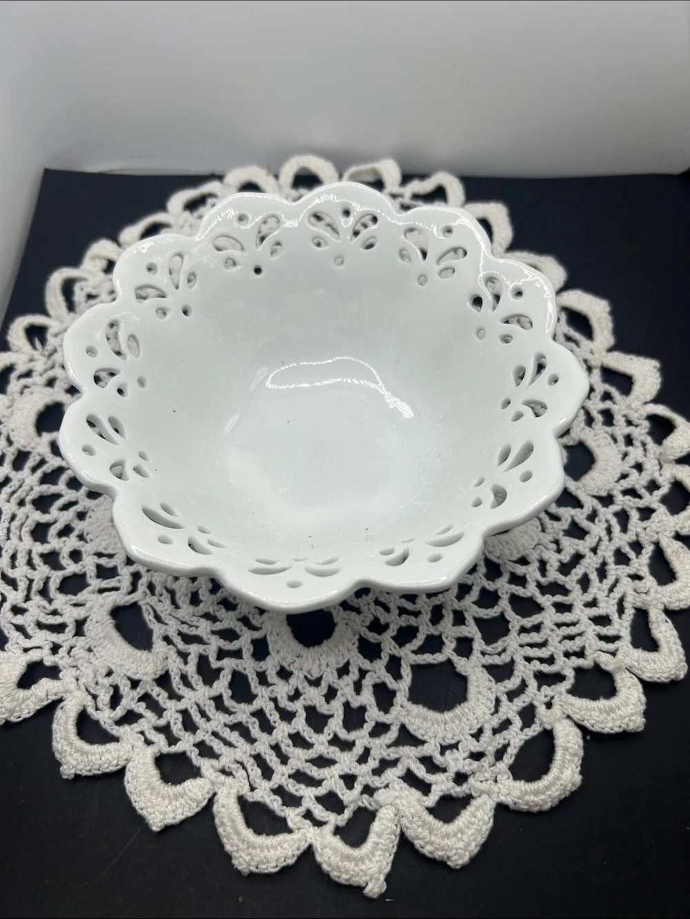 Pier 1 White Ceramic Lace-Edge Serving Bowl